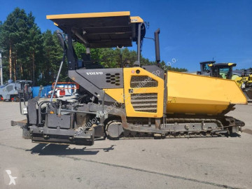 Obras de carretera pavimentadora Volvo