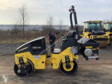 Obras de carretera pavimentadora Bomag