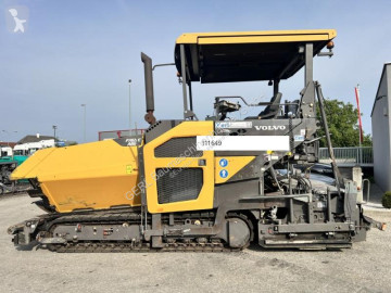 Obras de carretera pavimentadora Volvo