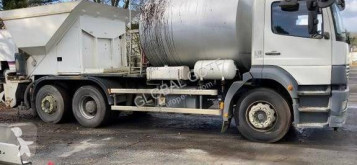 Obras de carretera Mercedes Atego 2533 pulverizador usada