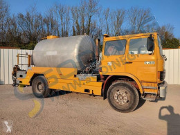 Renault sprayer road construction equipment BOUILLE