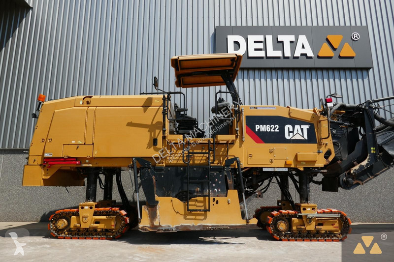 Lavori stradali Caterpillar PM622