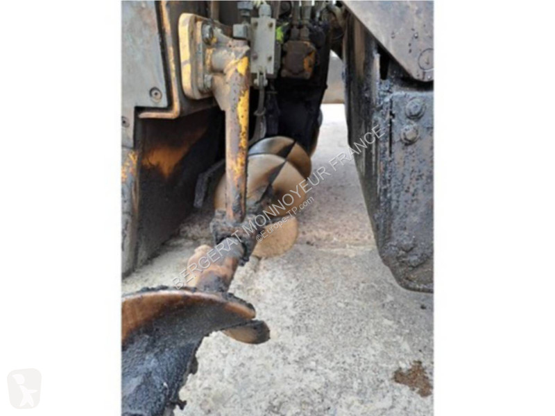 Travaux routiers Caterpillar AP300