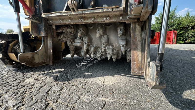 Travaux routiers Caterpillar PM310