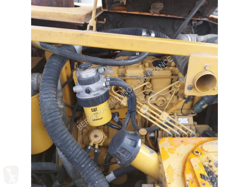 Пътностроителна техника Caterpillar BB621E