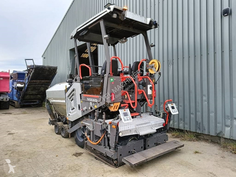 Wegenbouw Volvo P 2870 D paver finisher...