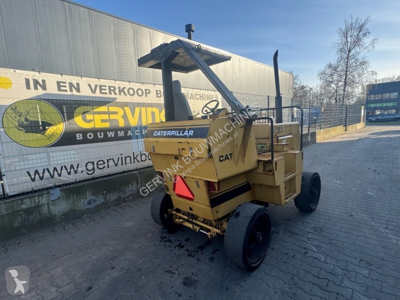Lavori stradali Caterpillar PR 75