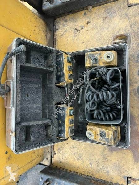Cestné staviteľstvo Caterpillar ap555E