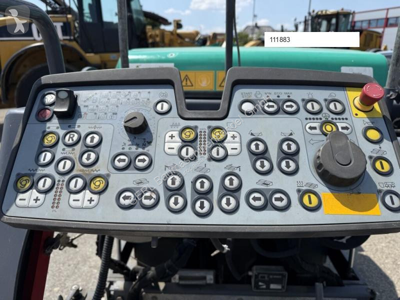 Vägarbeten Vögele Super 800-3i