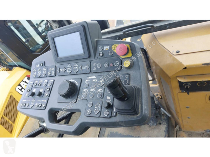 Vejarbejde Caterpillar AP655F