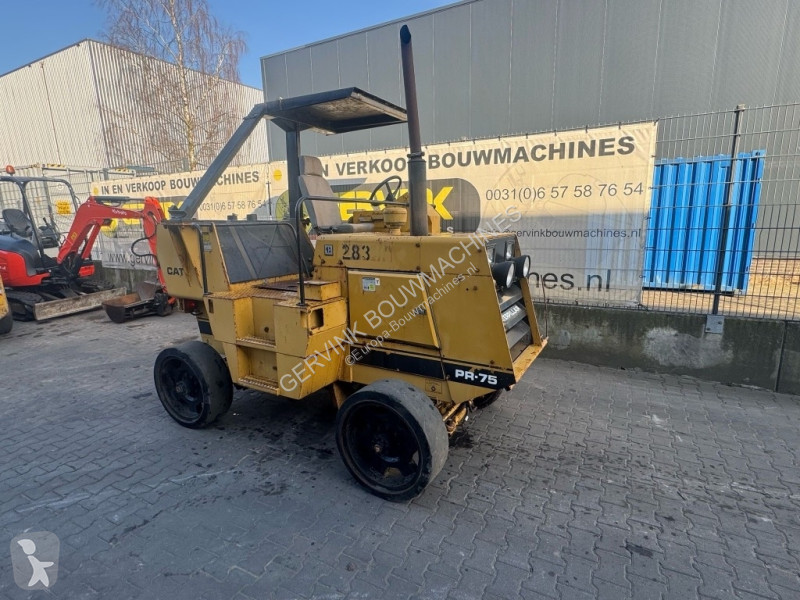 Lavori stradali Caterpillar PR 75