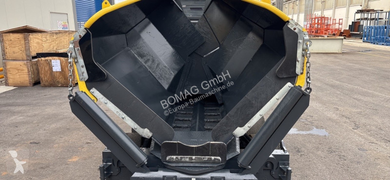 Cestné staviteľstvo Bomag  BF 300 P-2 S340-2 TV...