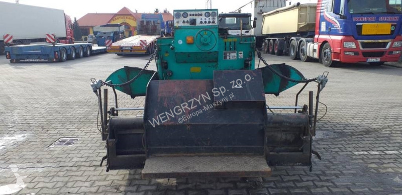 Vejarbejde  Rozścielacz do asfaltu VÖGELE 690