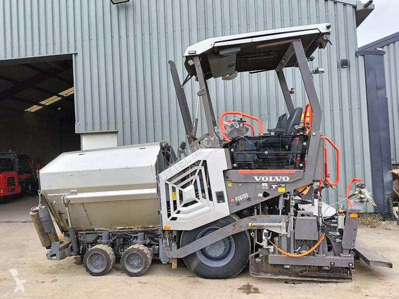 Wegenbouw Volvo P 2870 D paver finisher...