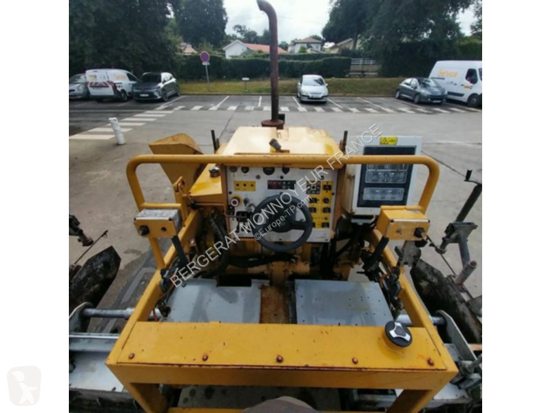 Пътностроителна техника Caterpillar BB621E