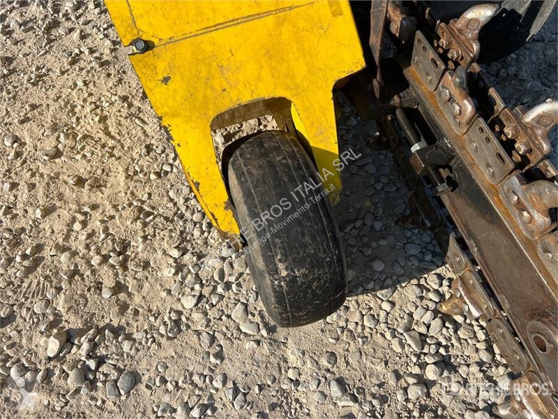 أشغال طرقية  SK206 Trencher