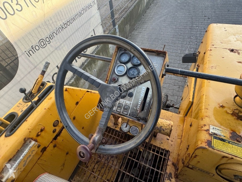 Lavori stradali Caterpillar PR 75