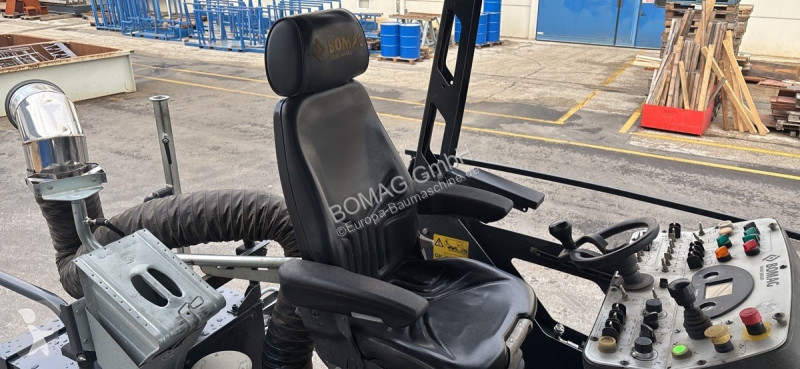 Cestné staviteľstvo Bomag  BF 300 P-2 S340-2 TV...