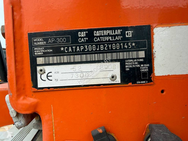 Cestné staviteľstvo Caterpillar AP 300
