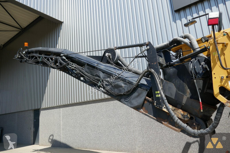 Lavori stradali Caterpillar PM622