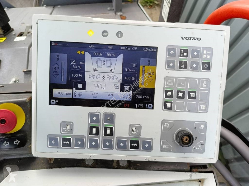 Wegenbouw Volvo P 2870 D paver finisher...