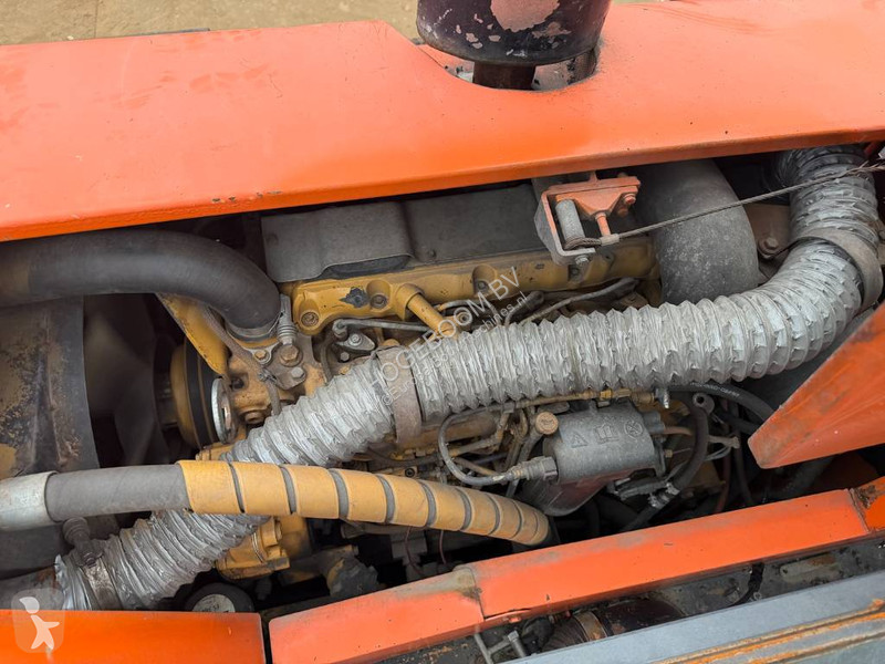 Cestné staviteľstvo Caterpillar AP 300