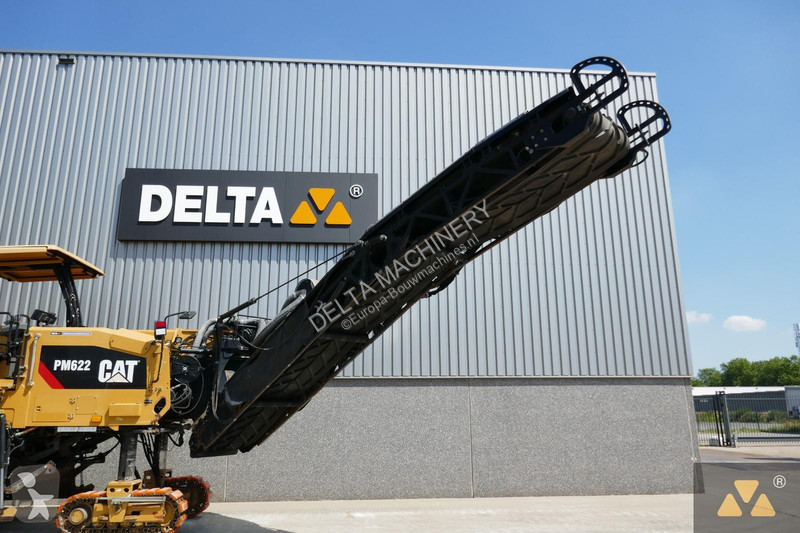 Lavori stradali Caterpillar PM622