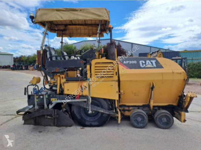Travaux routiers Caterpillar AP300