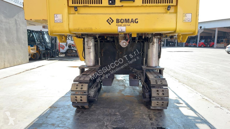 أشغال طرقية Bomag BM2000/602