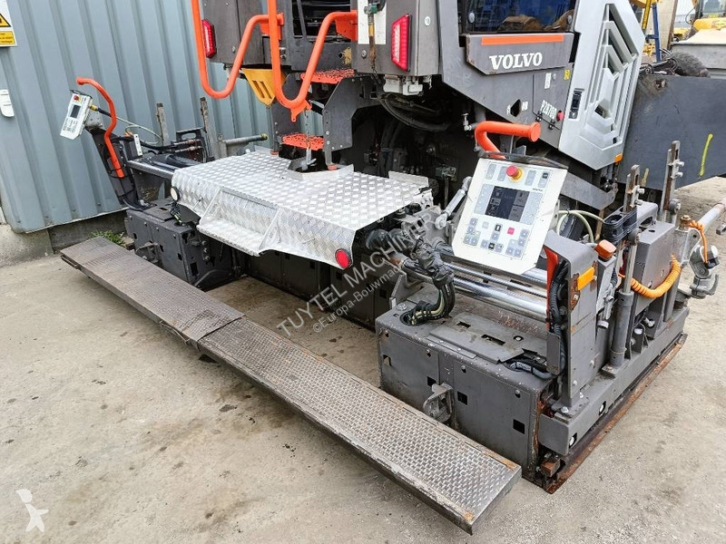 Wegenbouw Volvo P 2870 D paver finisher...