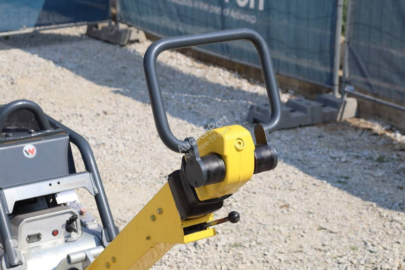 Echipamente pentru lucrari rutiere  DPU5545