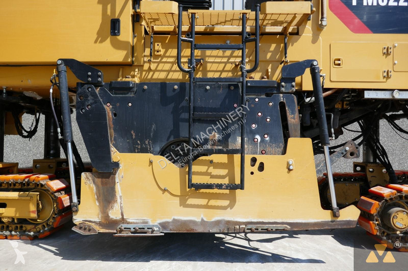 Lavori stradali Caterpillar PM622