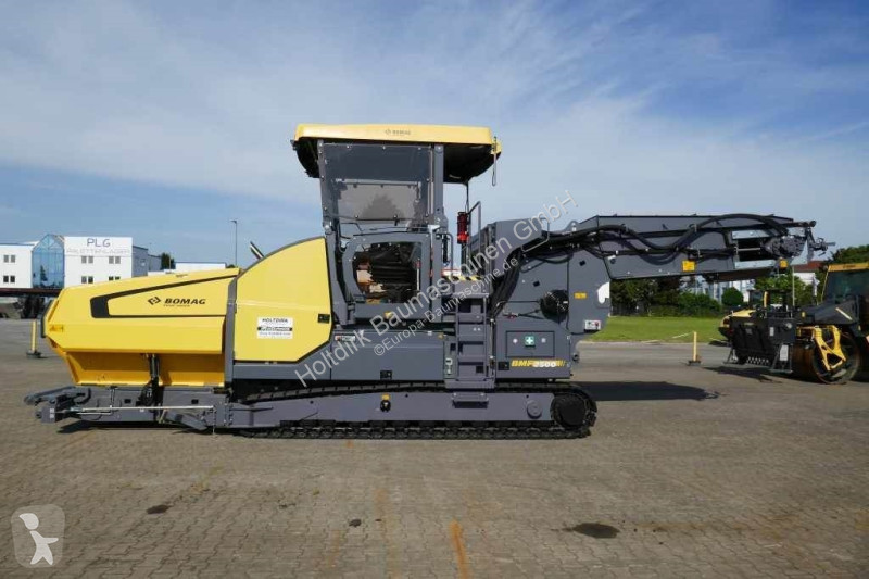 Lavori stradali Bomag BMF 2500 M