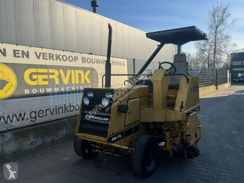 Lavori stradali Caterpillar PR 75
