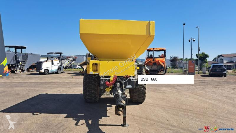 أشغال طرقية Bomag BS10