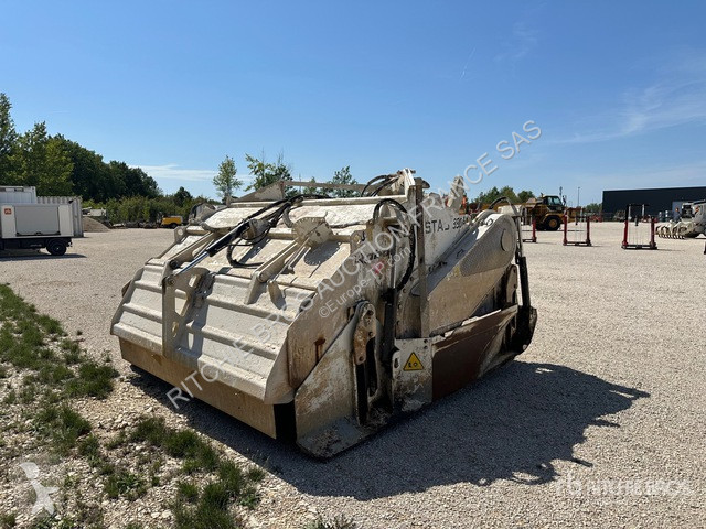 Rotost B330 road construction equipment