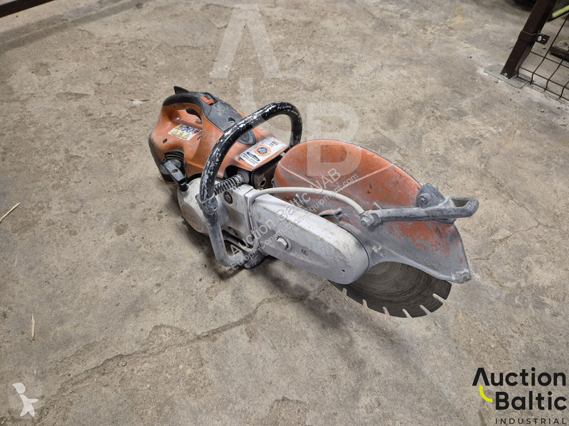 Wegenbouw Stihl TS 420