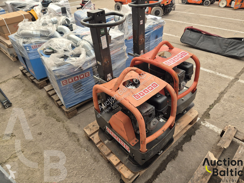 Пътностроителна техника Husqvarna LG300