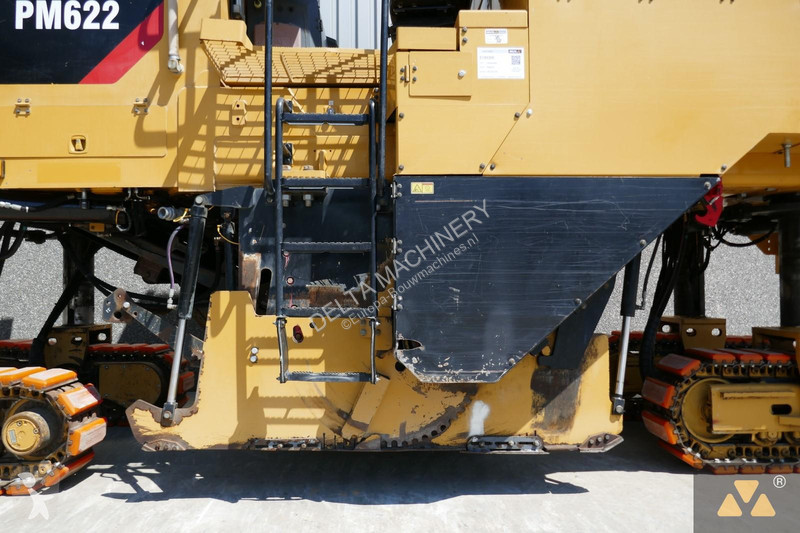 Lavori stradali Caterpillar PM622