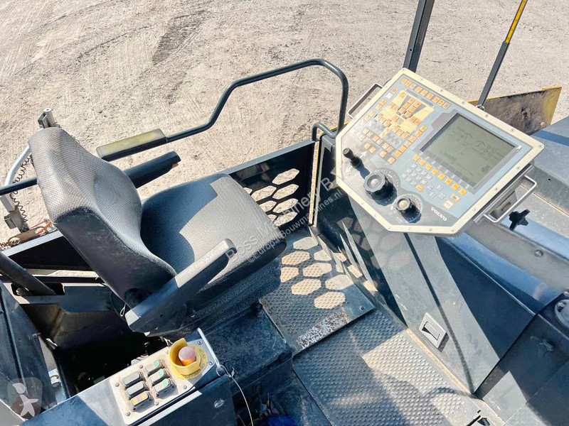 Wegenbouw Volvo 6 Meter Paving Width / Topcon GPS