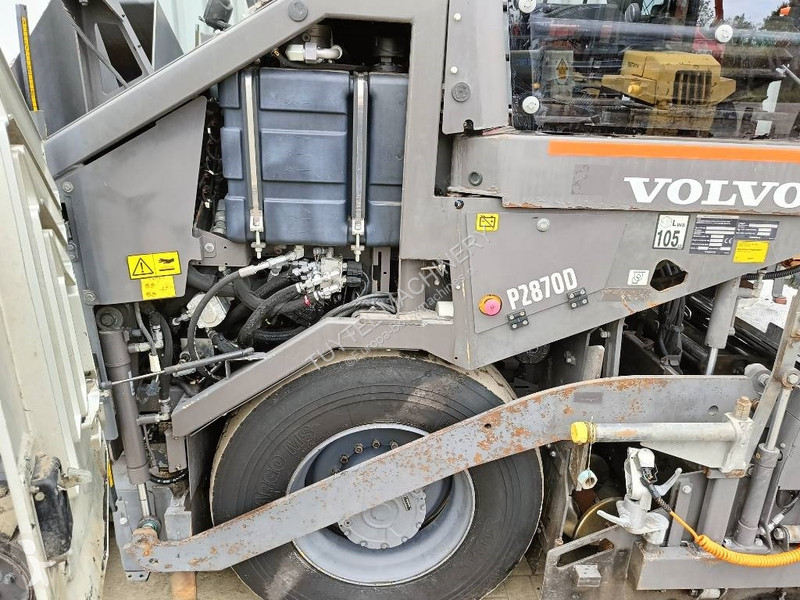 Wegenbouw Volvo P 2870 D paver finisher...