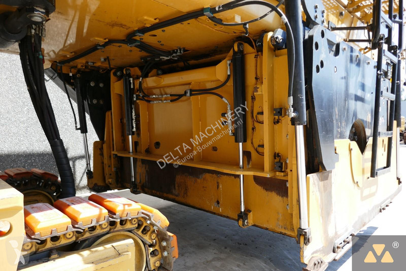 Lavori stradali Caterpillar PM622