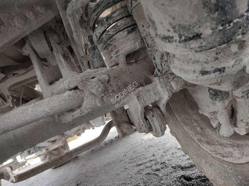 أشغال طرقية Mercedes  UNIMOG U500