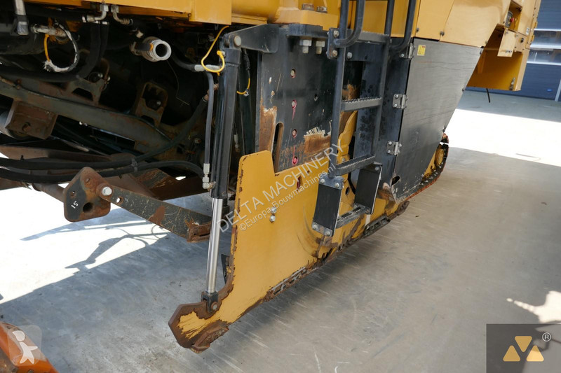 Lavori stradali Caterpillar PM622