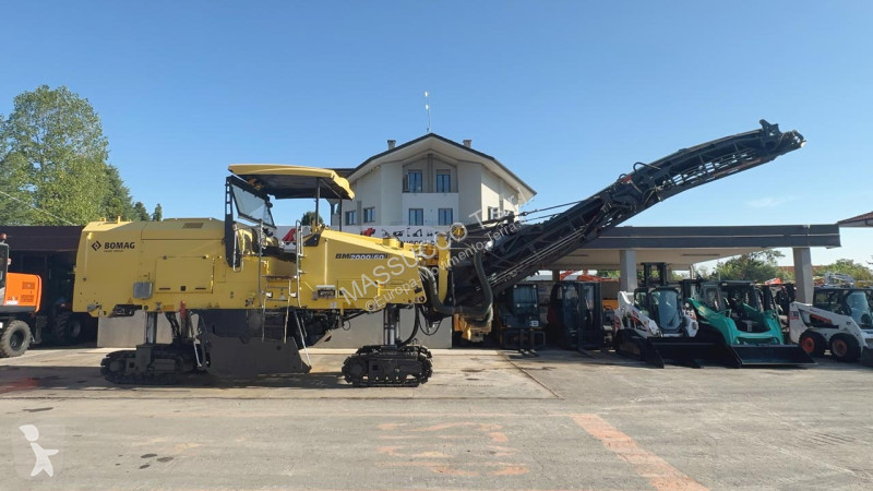 أشغال طرقية Bomag BM2000/602