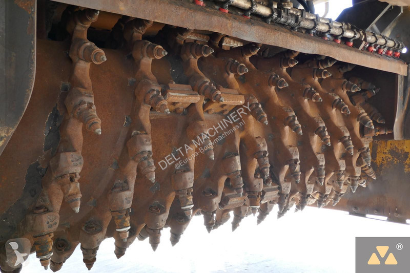 Lavori stradali Caterpillar PM622