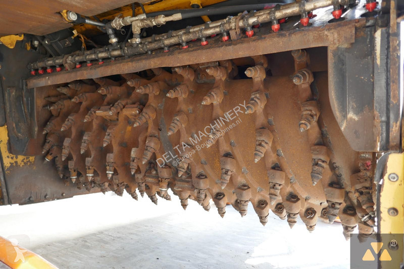 Lavori stradali Caterpillar PM622
