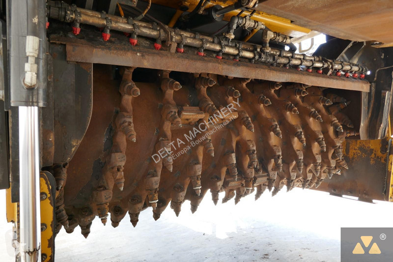 Lavori stradali Caterpillar PM622
