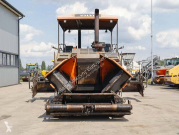 Obras de carretera pavimentadora Volvo