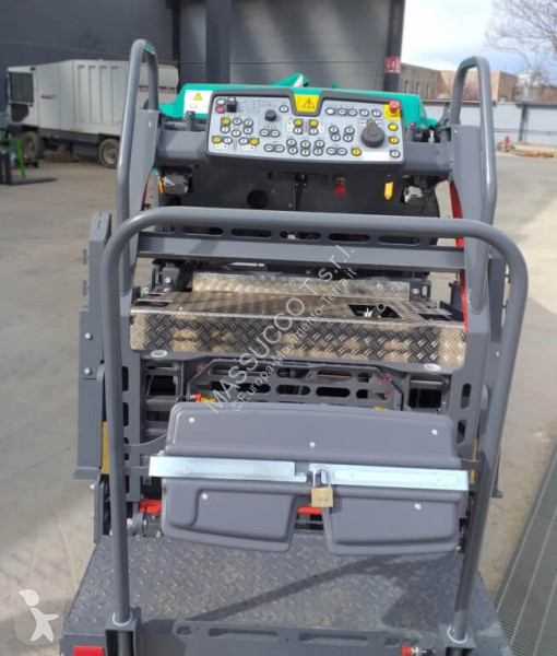 Cestné staviteľstvo  Super 700-3i